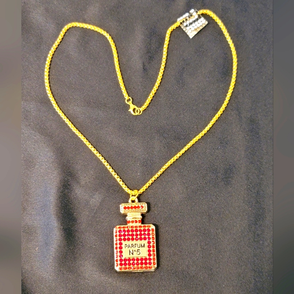 PERFUME BOTTLE NECKLACE  ✨️✨️